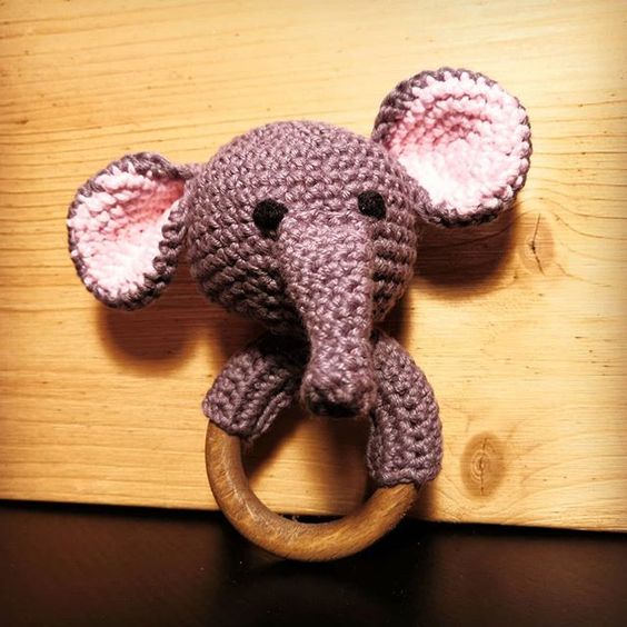 Datei:Baby Greifring Elephantenmotiv.jpg